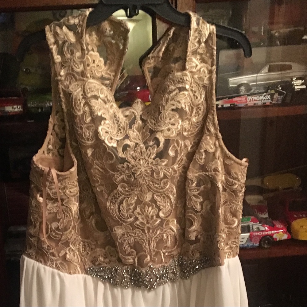 Beautiful high-low dress in cream/gold tones!